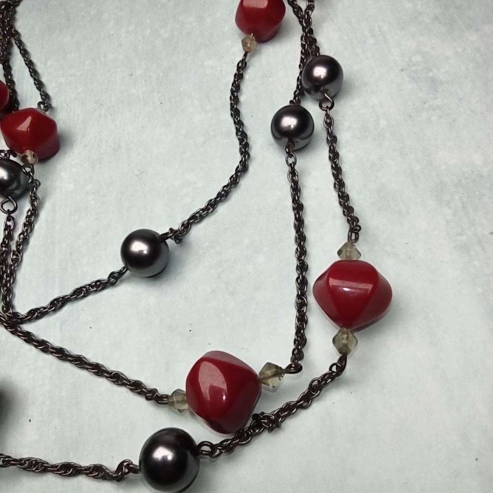 👍5 for $20 Triple Layered Red & Black Bead Simple Chain Necklace - Picture 4 of 6
